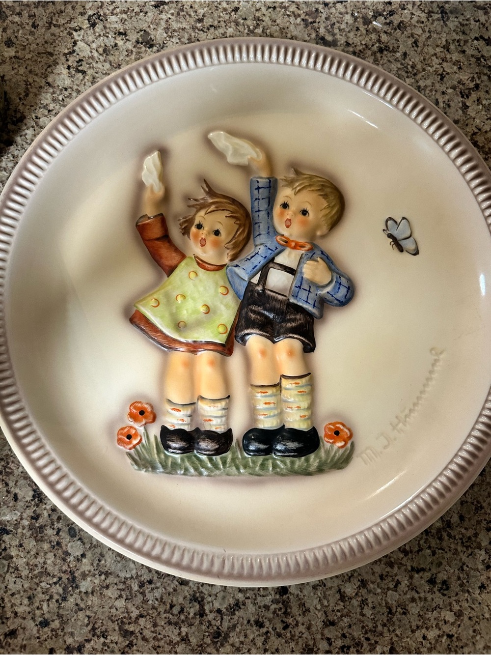 M.J. Hummel 10” wall plate Auf Wiedersehen